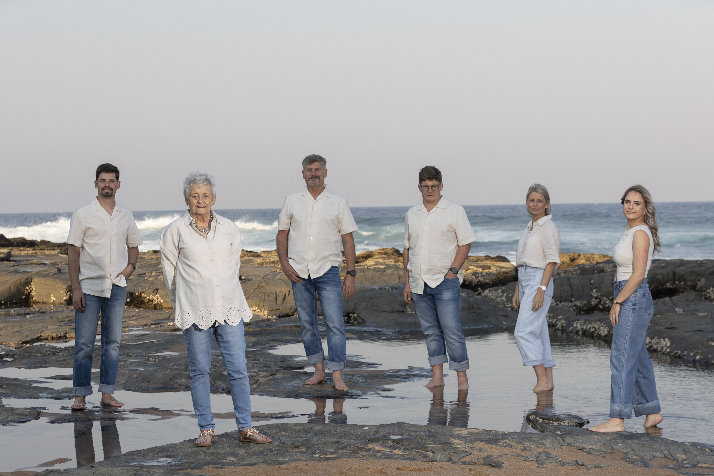 Salt-rock-family-photography-family-on-the-rocks