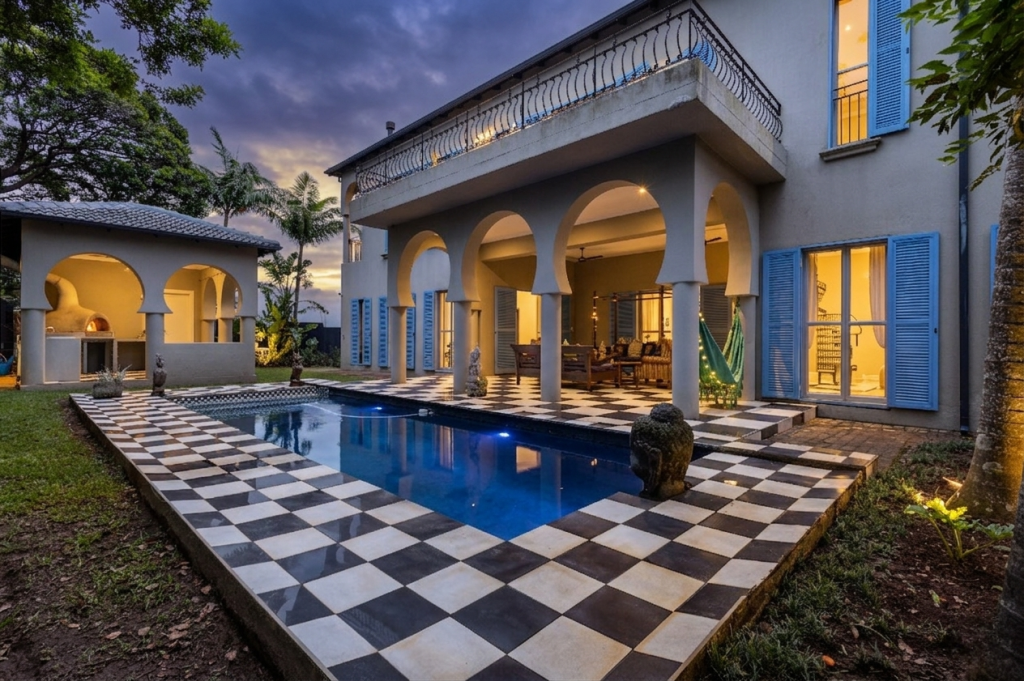 For one recent property, I photographed the exterior at dusk. The softer evening light gave the home a completely different atmosphere, highlighting the architecture and creating a warm, welcoming impression.
